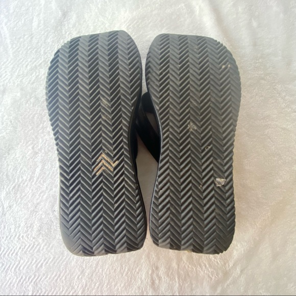 Volatile black wedge flip flops size 9 - Picture 6 of 6